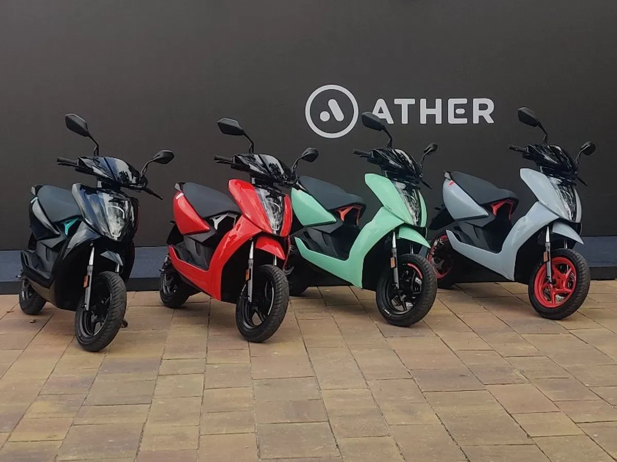 600794-ather-450x-electric-scooter-updated-for-2023-new-google-maps-auto-hold-four-new-paint-options-red-salt-green-black-lunar-grey-news9-live-prices (1)